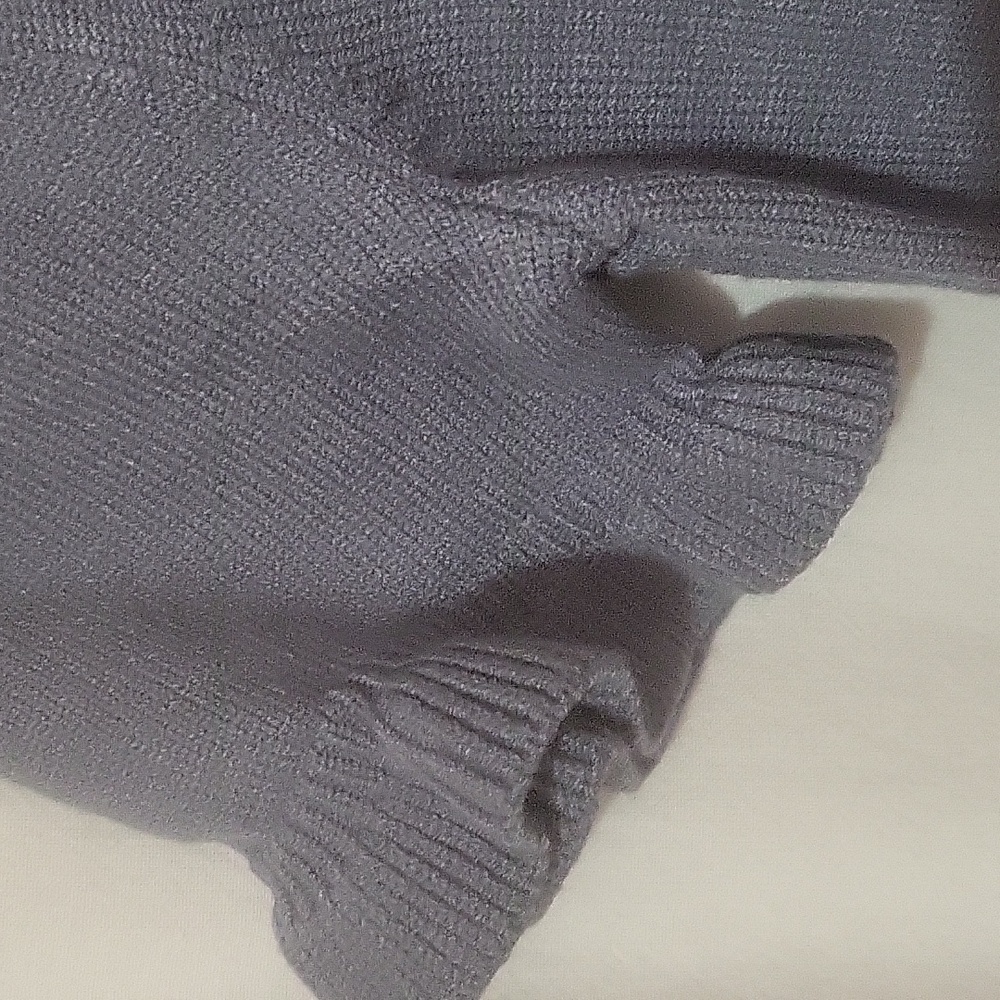 Sweater - Picture 4 of 8